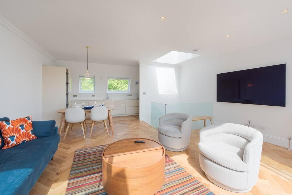 Stunning Two Bed Apartment Rh8 London Eksteriør billede