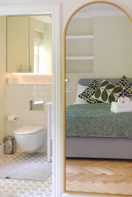 Stunning Two Bed Apartment Rh8 London Eksteriør billede