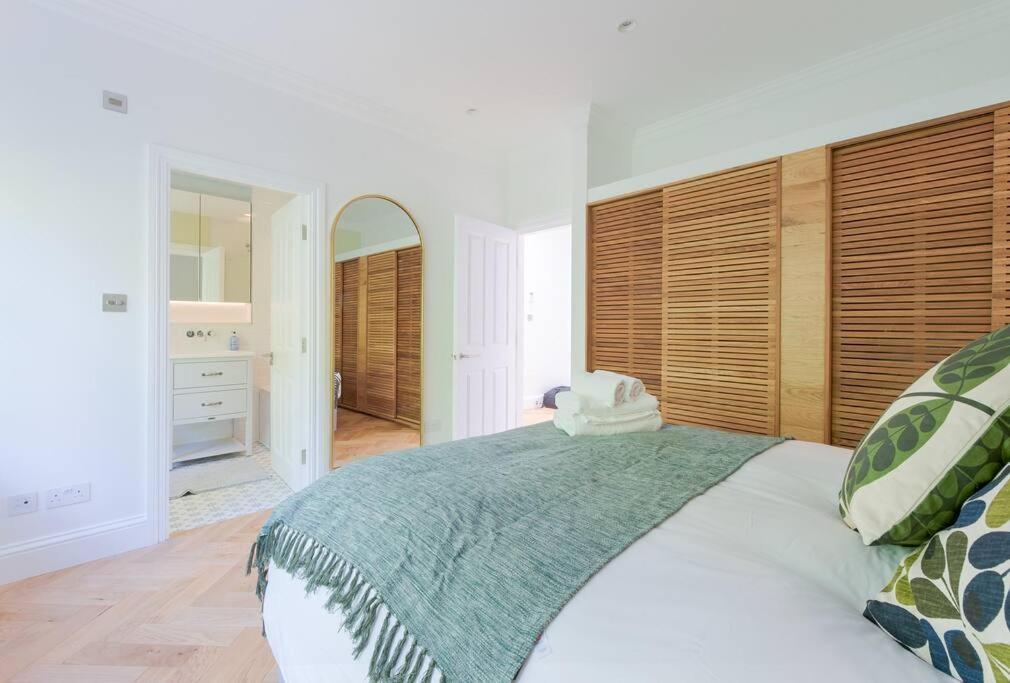 Stunning Two Bed Apartment Rh8 London Eksteriør billede